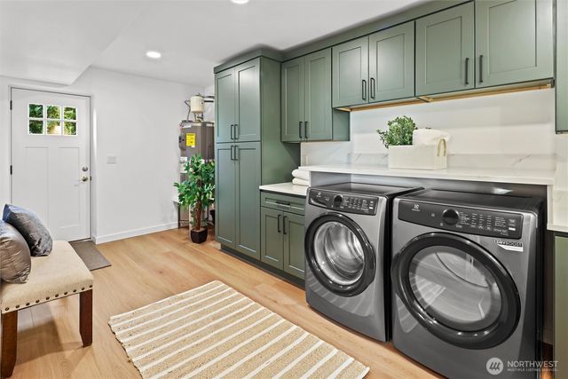 4360 Somerset Boulevard SE, Bellevue, WA 98006