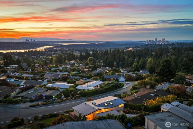 4360 Somerset Boulevard SE, Bellevue, WA 98006