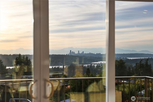4360 Somerset Boulevard SE, Bellevue, WA 98006