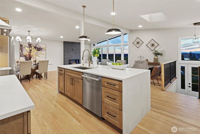 4360 Somerset Boulevard SE, Bellevue, WA 98006