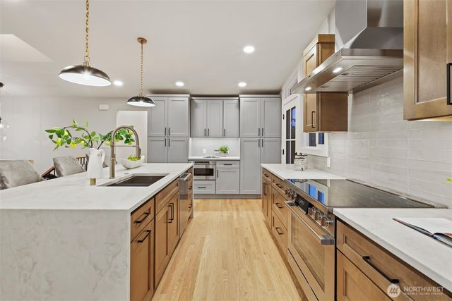 4360 Somerset Boulevard SE, Bellevue, WA 98006