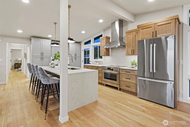 4360 Somerset Boulevard SE, Bellevue, WA 98006