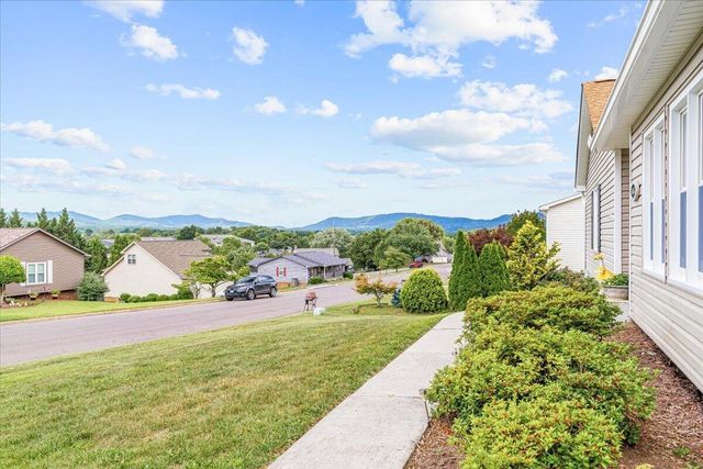 5145 Jonathan LN, Roanoke, VA 24019