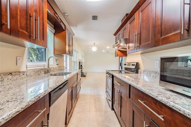 303 WILDWOOD WAY A, Clearwater, FL 33756