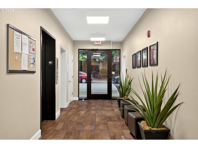 8712 N DECATUR St 303, Portland, OR 97203