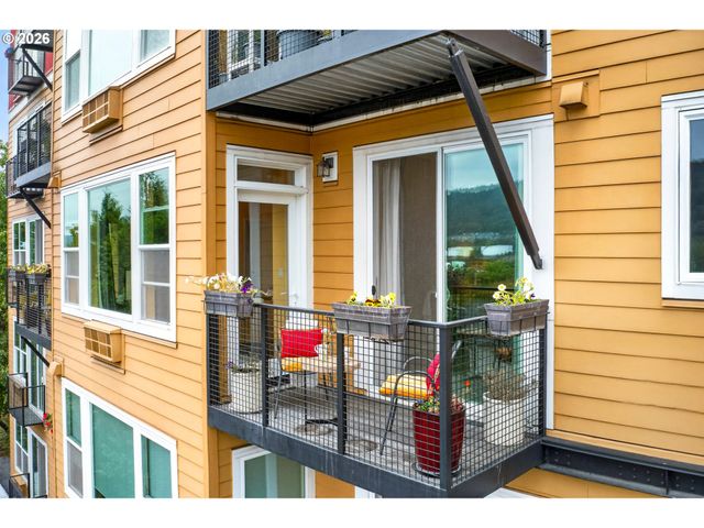 8712 N DECATUR St 303, Portland, OR 97203