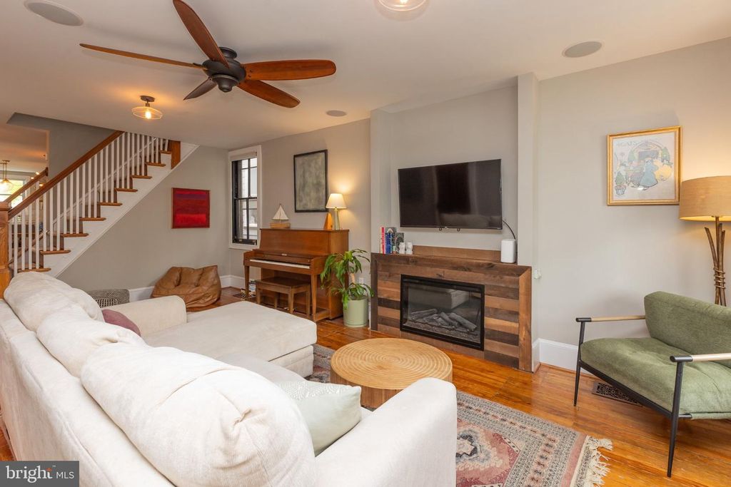 Image 4 of property listing at 3522 ELM AVE, Baltimore, MD 21211