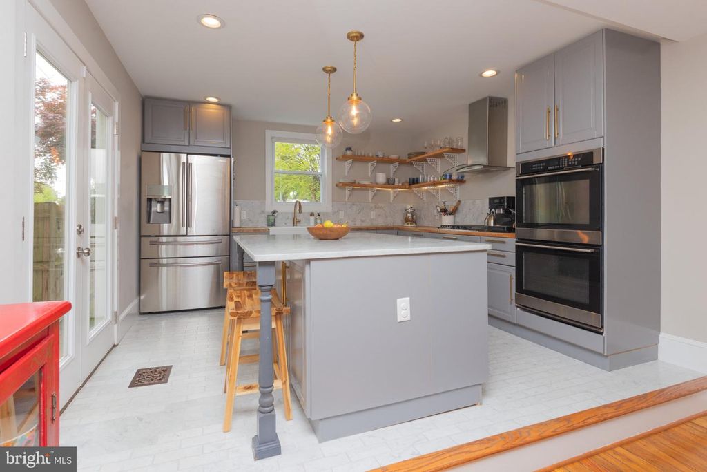 Image 6 of property listing at 3522 ELM AVE, Baltimore, MD 21211