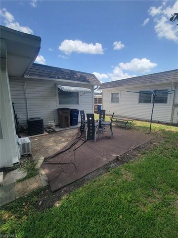 47 Tangelo CT, Lehigh Acres, FL 33936