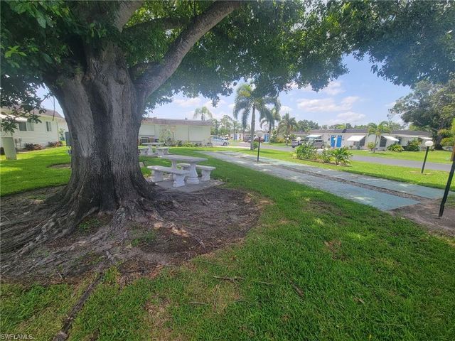 47 Tangelo CT, Lehigh Acres, FL 33936