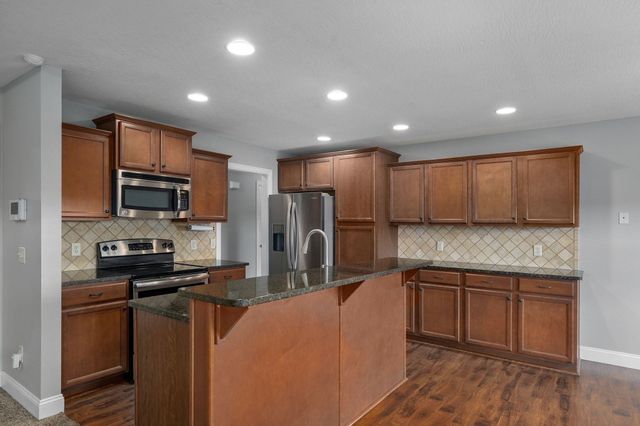 1140 S Erika Avenue, Springfield, MO 65802