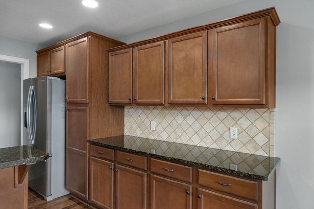 1140 S Erika Avenue, Springfield, MO 65802