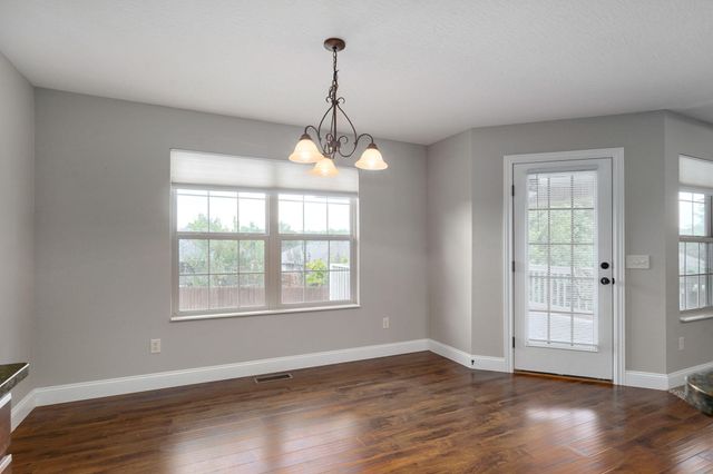 1140 S Erika Avenue, Springfield, MO 65802