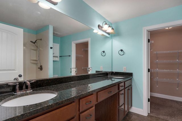 1140 S Erika Avenue, Springfield, MO 65802