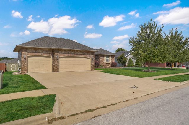 1140 S Erika Avenue, Springfield, MO 65802