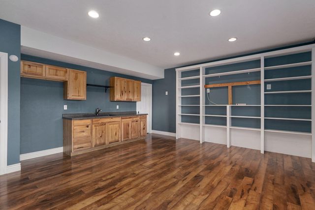 1140 S Erika Avenue, Springfield, MO 65802