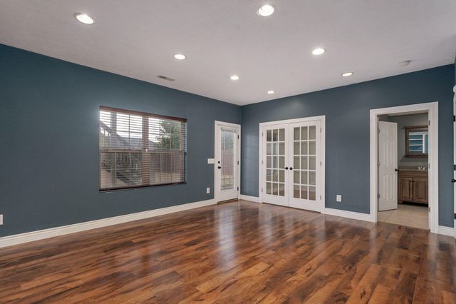 1140 S Erika Avenue, Springfield, MO 65802