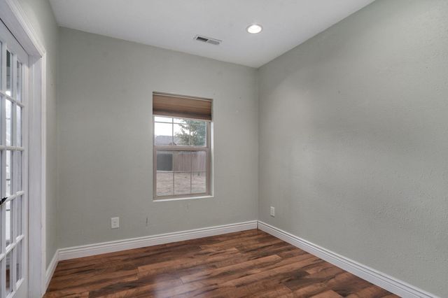 1140 S Erika Avenue, Springfield, MO 65802