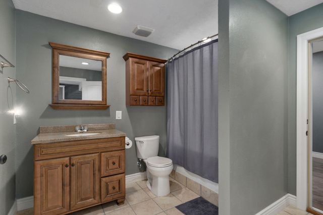 1140 S Erika Avenue, Springfield, MO 65802