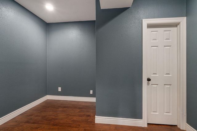 1140 S Erika Avenue, Springfield, MO 65802