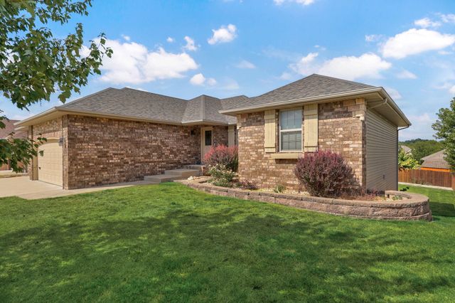 1140 S Erika Avenue, Springfield, MO 65802
