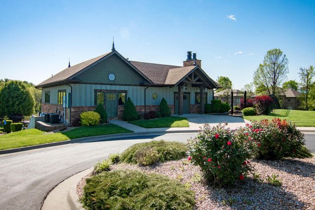 1140 S Erika Avenue, Springfield, MO 65802