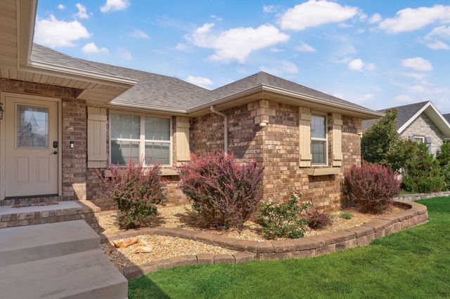 1140 S Erika Avenue, Springfield, MO 65802