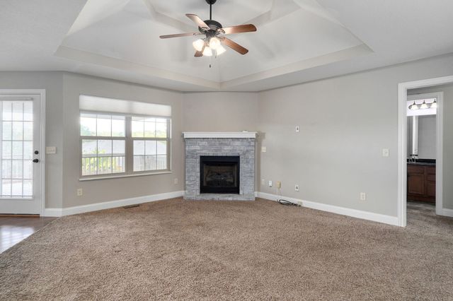 1140 S Erika Avenue, Springfield, MO 65802