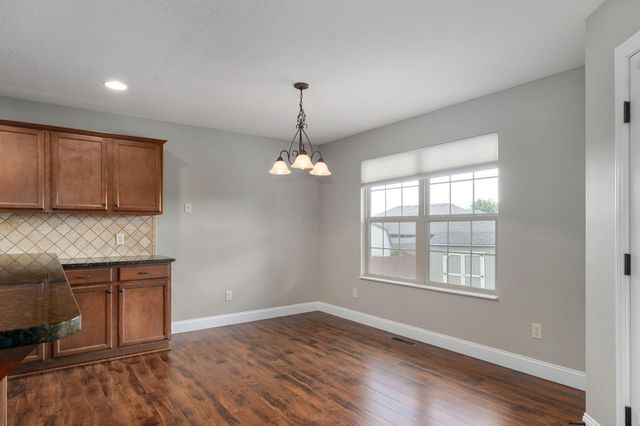 1140 S Erika Avenue, Springfield, MO 65802