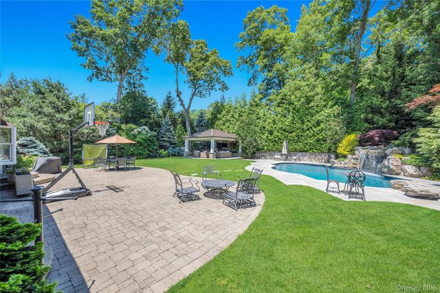 109 Shirley Court, Smithtown, NY 11787