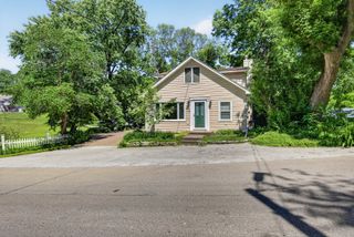 629 N 3rd Street, Le Claire, IA 52753