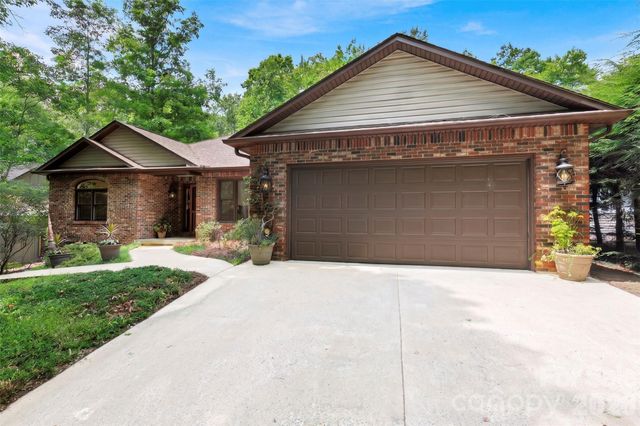 542 Soquili Drive, Brevard, NC 28712