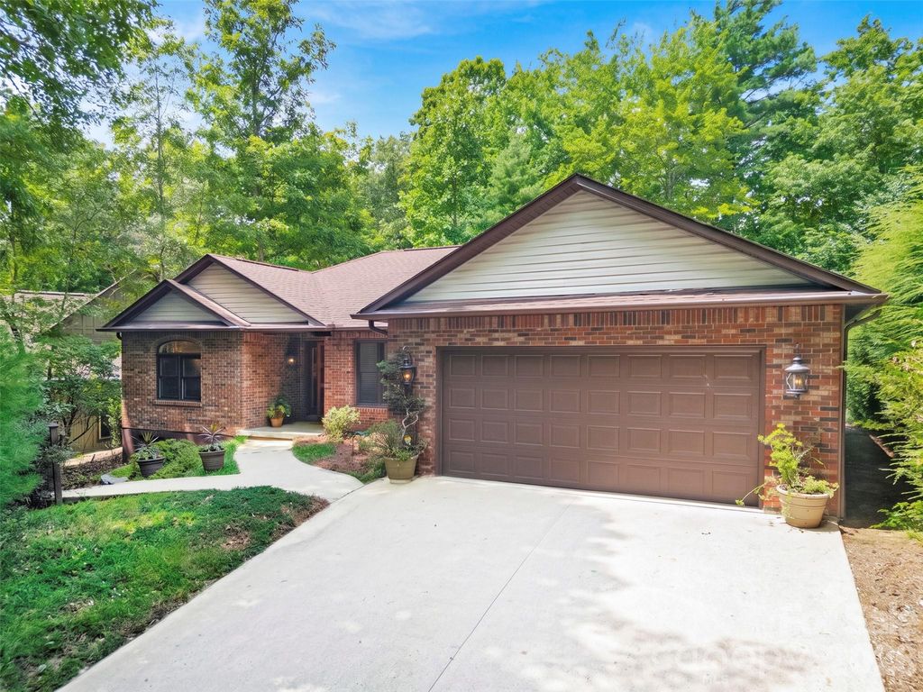 542 Soquili Drive, Brevard, NC 28712