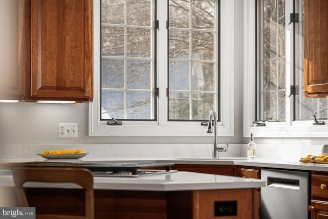 6907 30TH ST N, Arlington, VA 22213