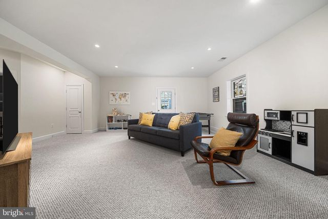 6907 30TH ST N, Arlington, VA 22213