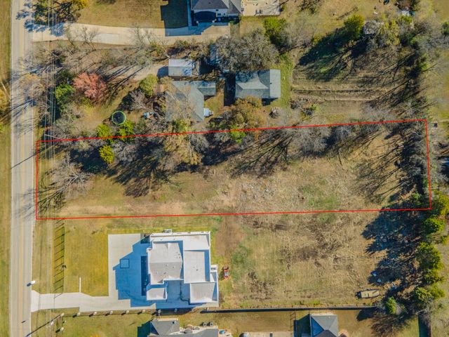 1124 W Pleasant Run Road, Desoto, TX 75115