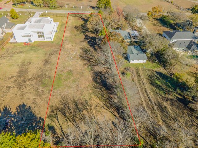 1124 W Pleasant Run Road, Desoto, TX 75115