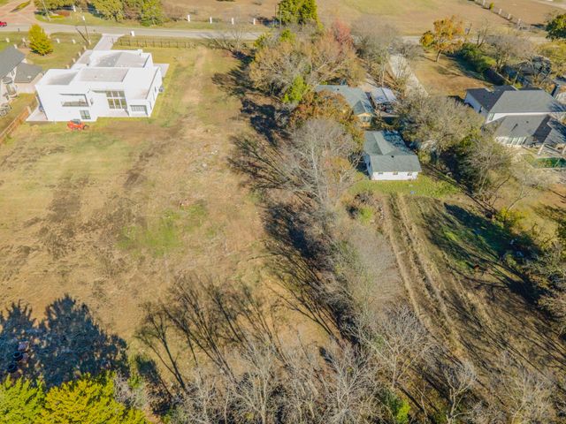 1124 W Pleasant Run Road, Desoto, TX 75115