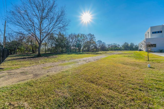 1124 W Pleasant Run Road, Desoto, TX 75115