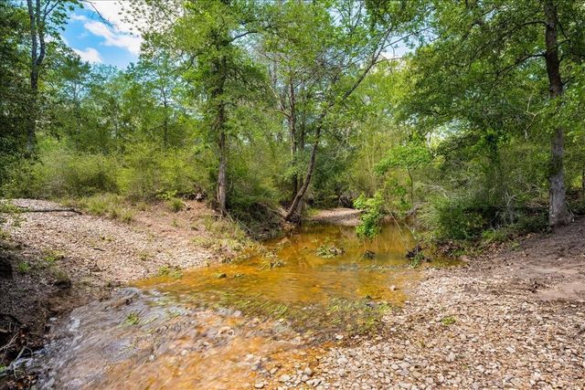 2516 Klimek Road, Fayetteville, TX 78940