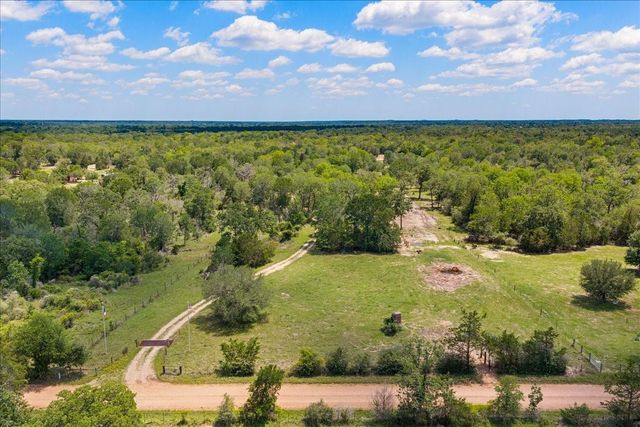 2516 Klimek Road, Fayetteville, TX 78940