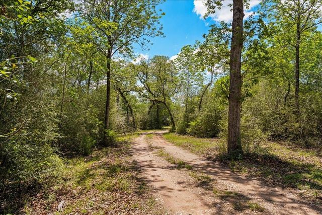 2516 Klimek Road, Fayetteville, TX 78940