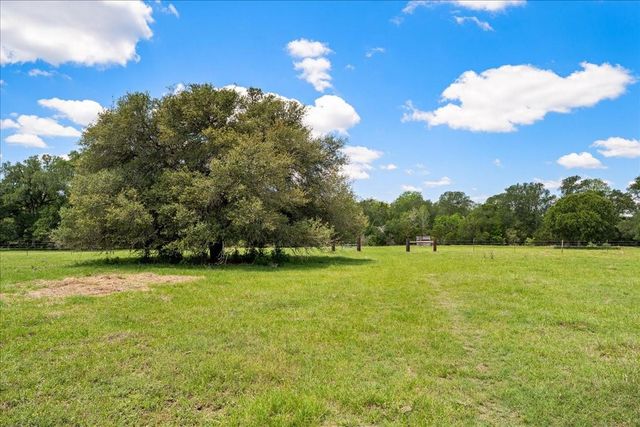 2516 Klimek Road, Fayetteville, TX 78940