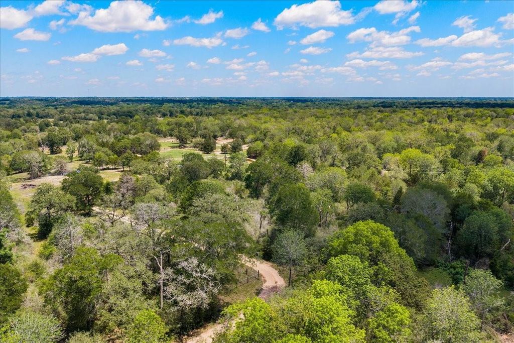 2516 Klimek Road, Fayetteville, TX 78940