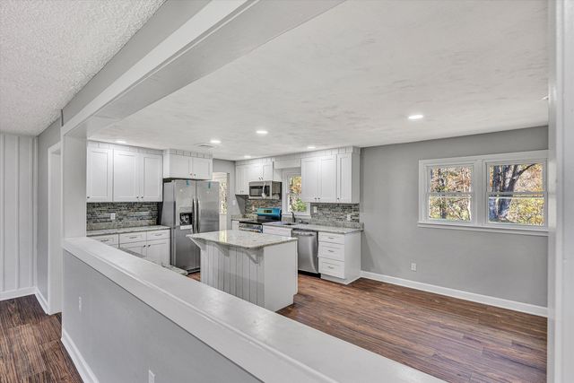 304 Broken Arrow LN, Covington, VA 24426