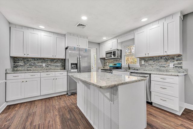 304 Broken Arrow LN, Covington, VA 24426