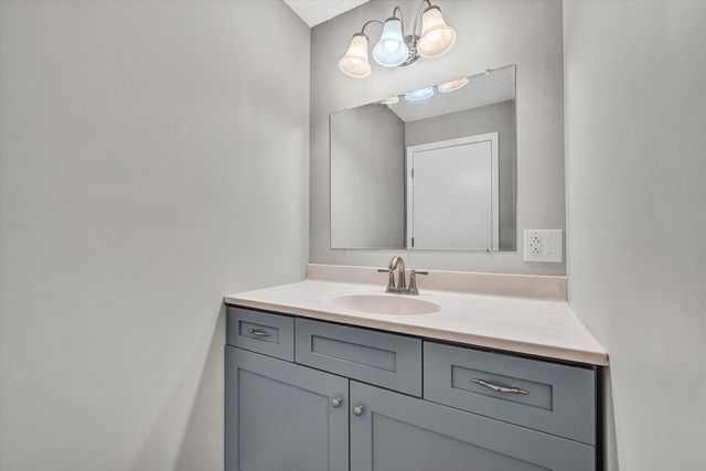 304 Broken Arrow LN, Covington, VA 24426