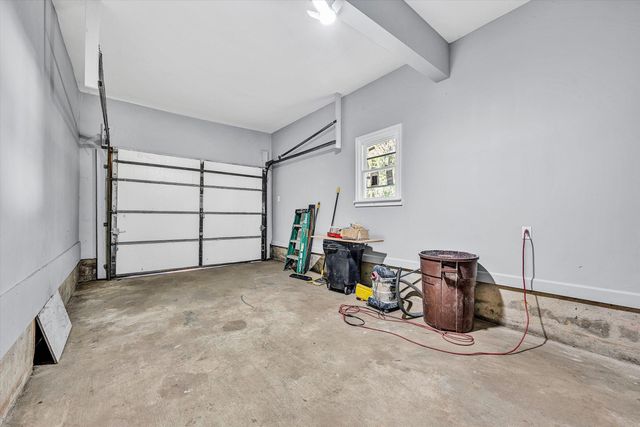 304 Broken Arrow LN, Covington, VA 24426