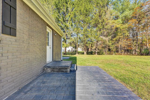 304 Broken Arrow LN, Covington, VA 24426