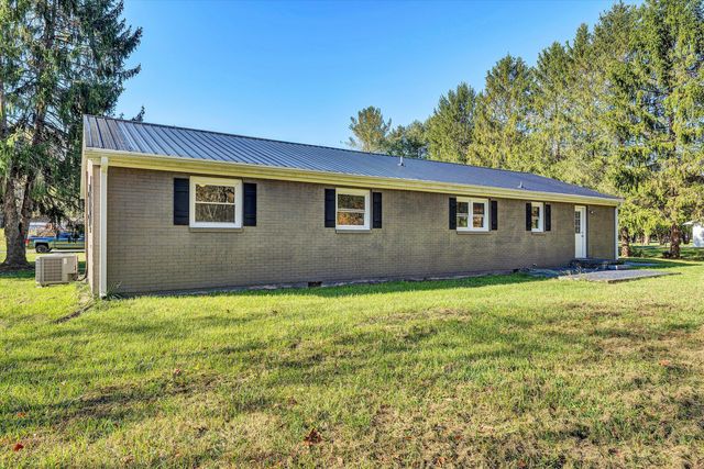 304 Broken Arrow LN, Covington, VA 24426